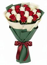 Букет Микс из красных и белых роз в Тоцкое Второе