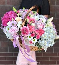 Цветочная композиция из Розы, Хризантемы, Пионы и Лизиантусы в корзине в Тоцкое Второе