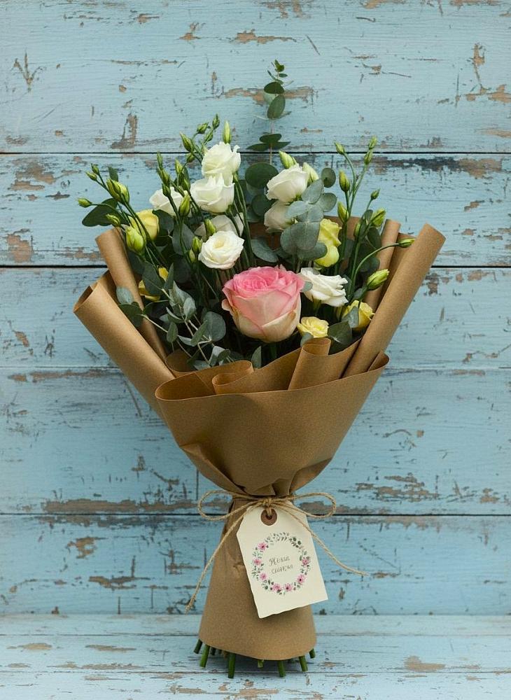 Букет цветов из: Розы и Лизиантусы в Тоцкое Второе