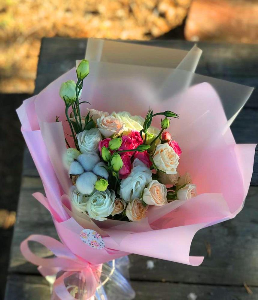 Букет цветов из: Розы и Лизиантусы в Тоцкое Второе