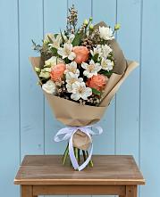 Букет цветов из:  Альстромерии, Лизиантусы, Розы и Хризантемы в Тоцкое Второе