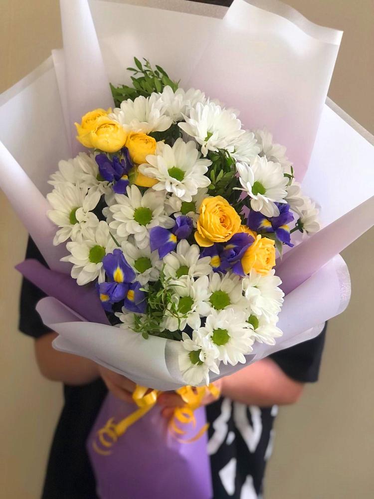 Букет цветов из: Ирисы, Хризантемы и Розы в Тоцкое Второе