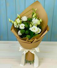 Букет цветов из:  Хризантемы и Лизиантусы в Тоцкое Второе