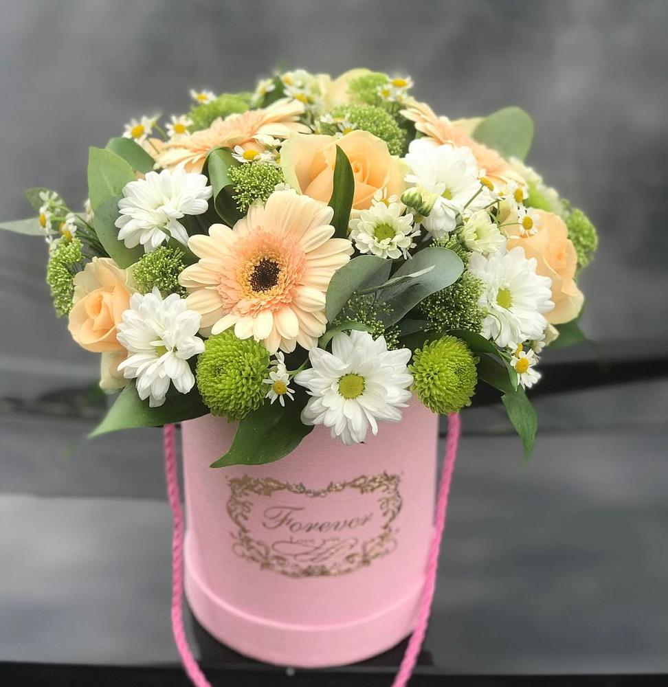 Цветочная композиция из Розы, Герберы и Хризантемы в шляпной коробке в Тоцкое Второе